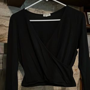 BLACK CROSS BODY CROP TOP